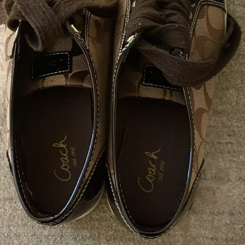 Coach Sneakers Women Size 8 Brown Tan Signature Logo Patent Leather Detail - Picture 10 of 12